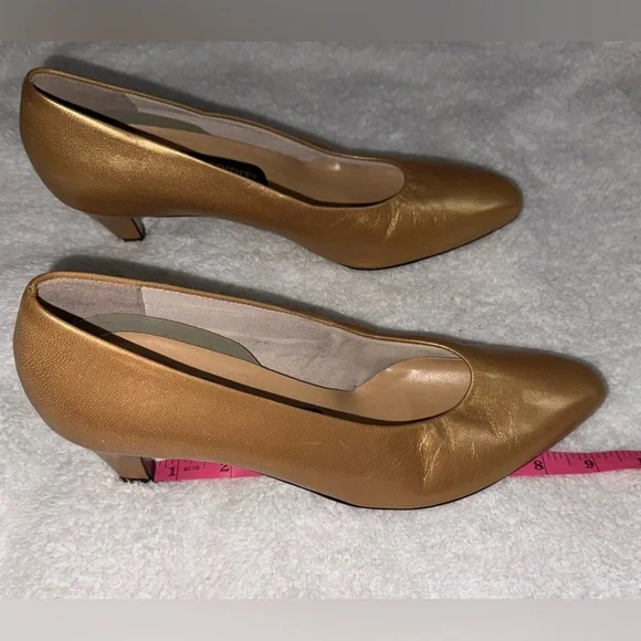 Easy Spirit women’s Classic Golden Heels Size 8 Made in USA - Picture 2 of 7